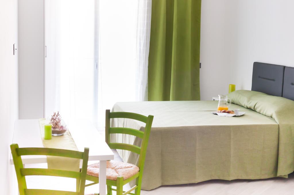 Stanze Del Mare Bed & Breakfast Balestrate ห้อง รูปภาพ