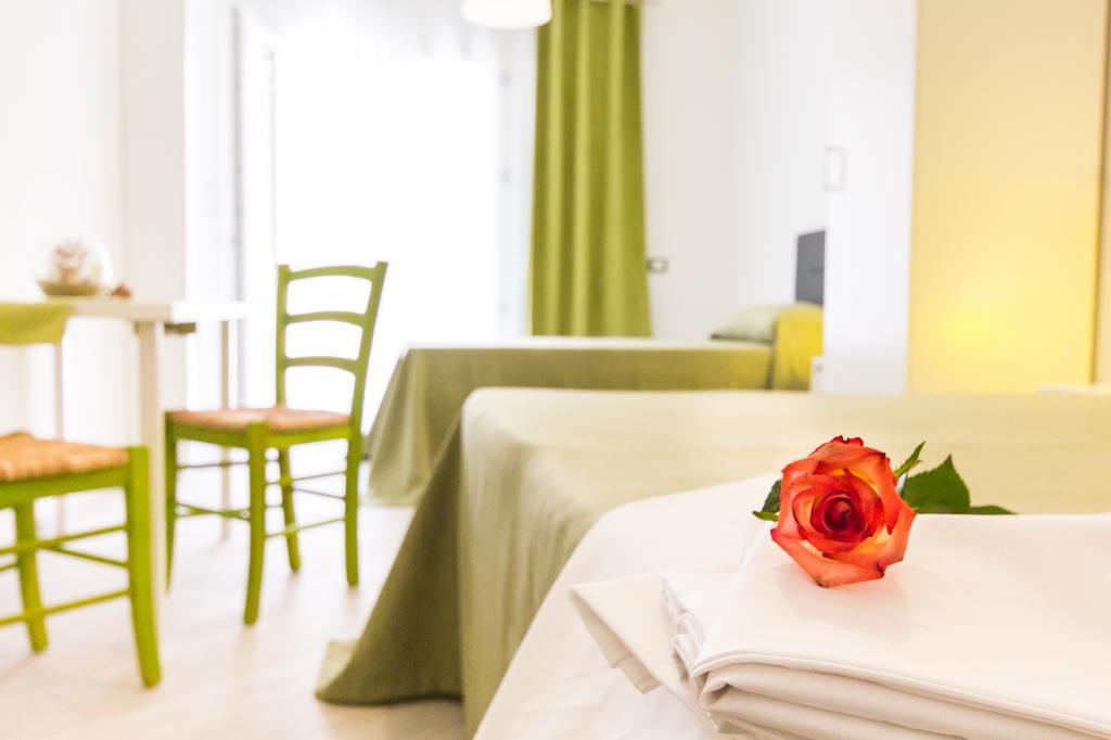 Stanze Del Mare Bed & Breakfast Balestrate ห้อง รูปภาพ