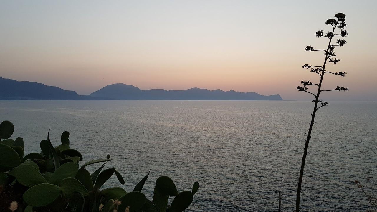 Stanze Del Mare Bed & Breakfast Balestrate ภายนอก รูปภาพ